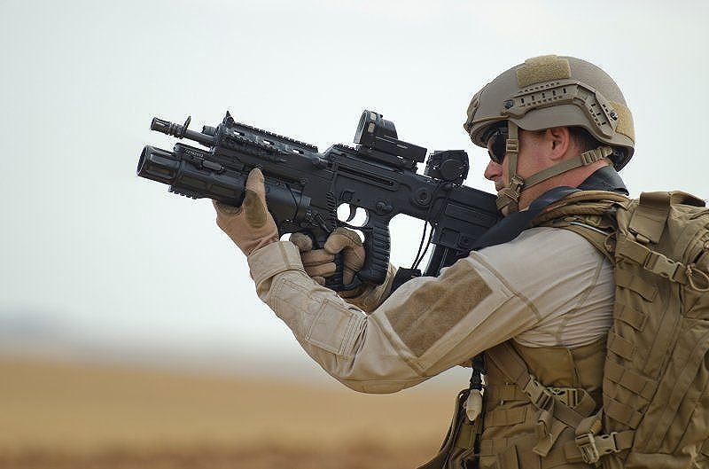 Ảnh: Chán súng Trung Quốc tặng, Philippines quay sang mua súng Israel